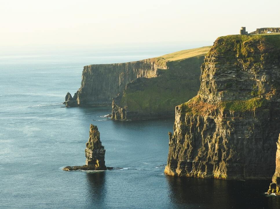 Trabajo en Irlanda con alojamiento: paisaje de acantilados irlandeses